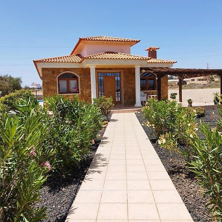 Villa Casa Del Sol 3 Bedroom Villa With Private Solar Covered 12M X 6M Pool Minimum Stay 7 Nights Chromecast And Wifi Throughout The Property Triquivijate Dış mekan fotoğraf