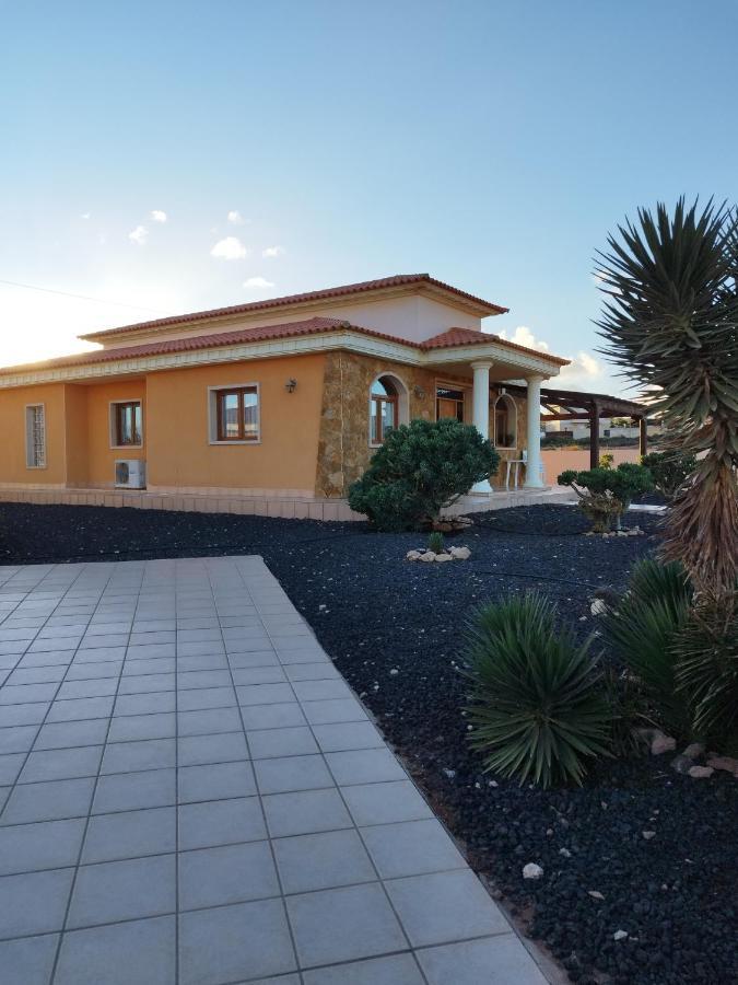 Villa Casa Del Sol 3 Bedroom Villa With Private Solar Covered 12M X 6M Pool Minimum Stay 7 Nights Chromecast And Wifi Throughout The Property Triquivijate Dış mekan fotoğraf